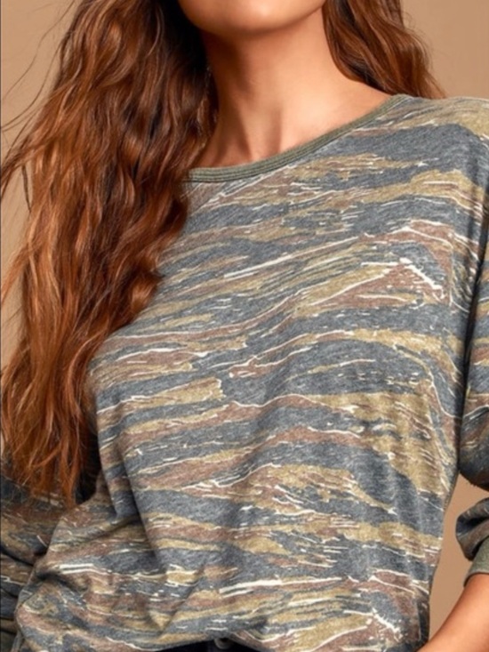 We The Free Tops - We The Free Free People Anthropologie Camo Long Sleeve Sz XS Oversized